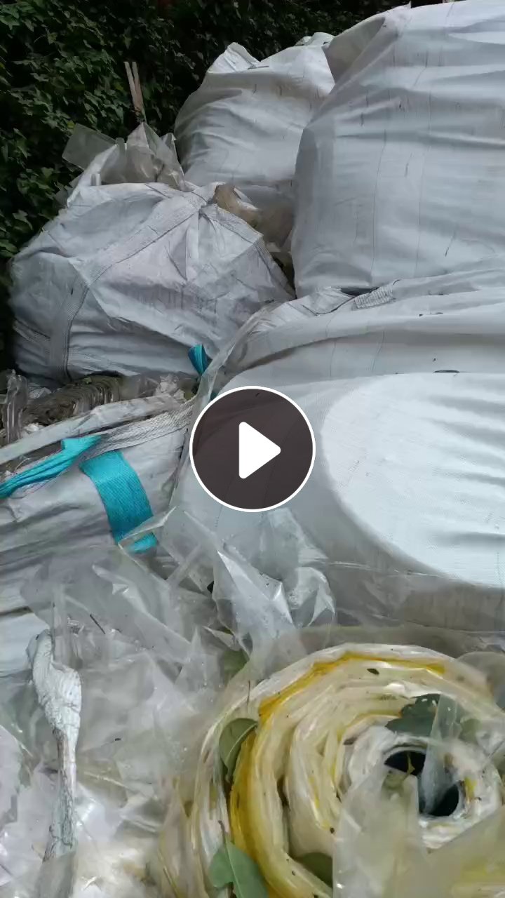 出售无胶PET膜废料，卷筒压包料都有，可以分开出，也可以统货出，现货一百来吨