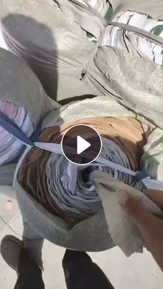 大量出售涤纶布条，涤纶打绳料，现货40吨左右