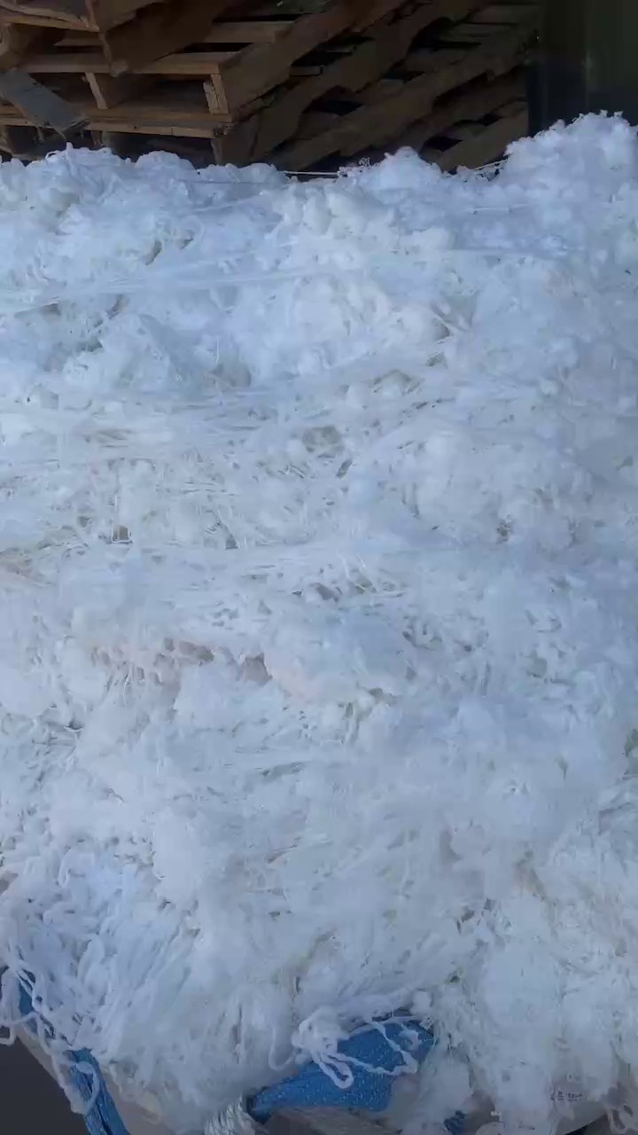 长期出售白色涤纶废丝，T8T4废丝，涤纶干丝，货在江苏镇江，每月9.6米三车