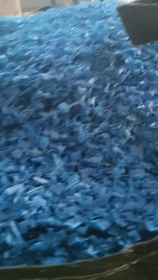 出售PP空心板破碎料，中空板破碎料，蓝色黑色都有，轻钙，现货100多吨，月供五十吨