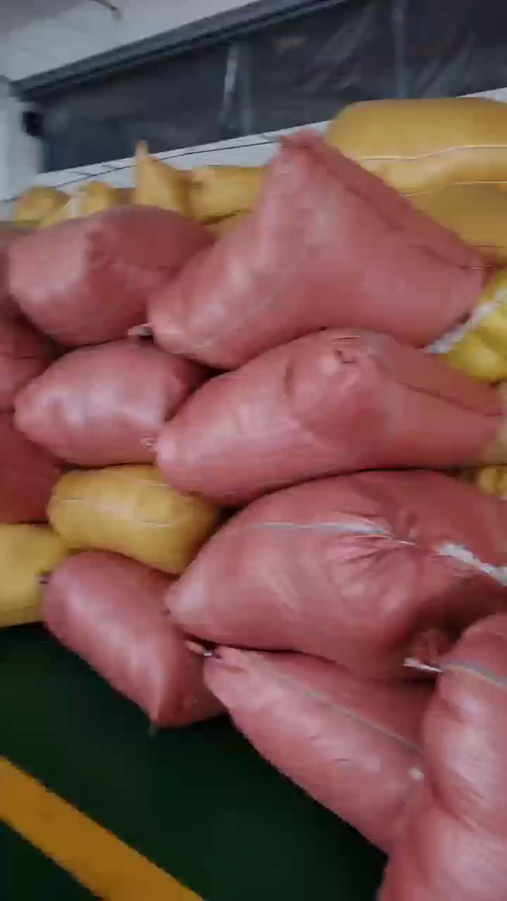 长期出售印刷布，涤纶材质的，现货一辆半挂车，货在湖北十堰