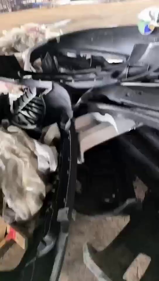 出售汽车保险杠破碎料，月供300吨