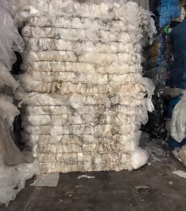 出售一级水洗高压膜废料，缠绕膜占比70%，现货半挂