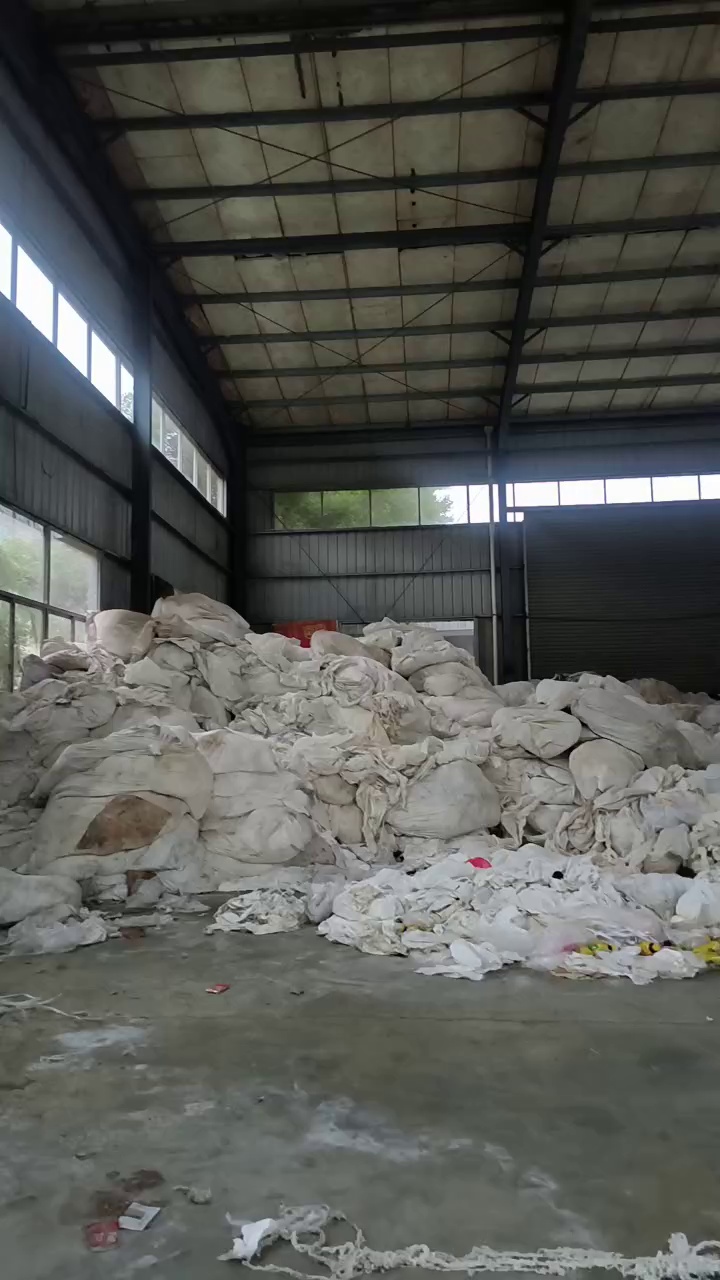 出售废布统货，涤纶废布，锦纶废布，都是纯的，有几十公分到几十米不等，现货三十吨左右