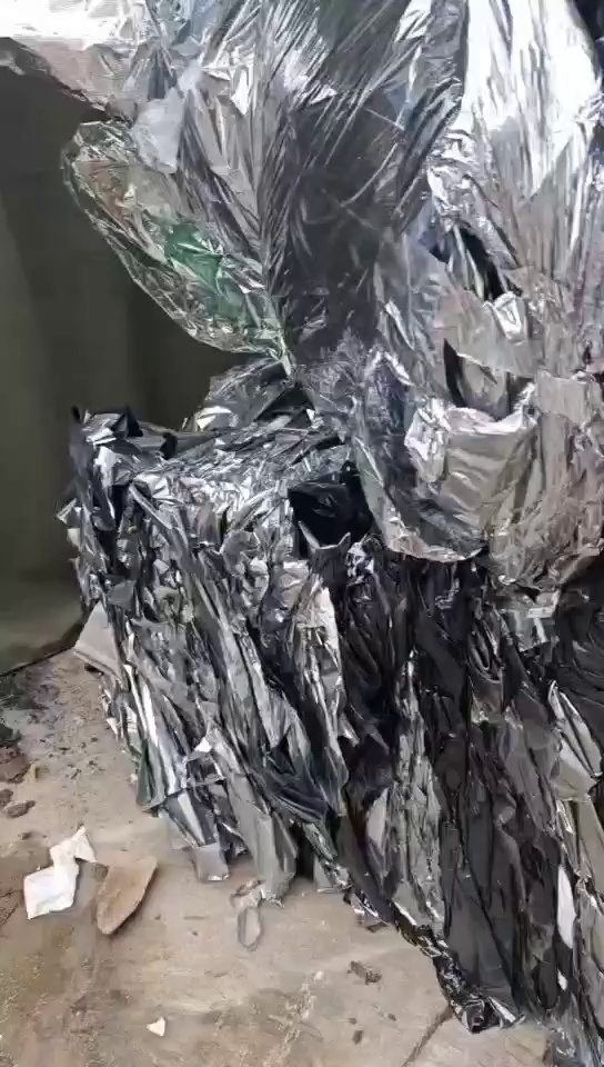 出售铝塑复合膜，铝含量70%左右，印刷杂色pet膜，卷筒的也有