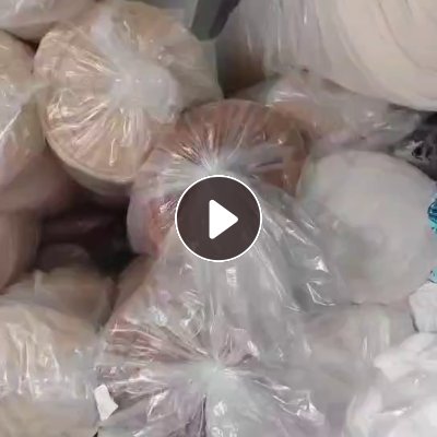 出售涤纶废布，涤纶边角料，有白色跟什色，现货十吨左右