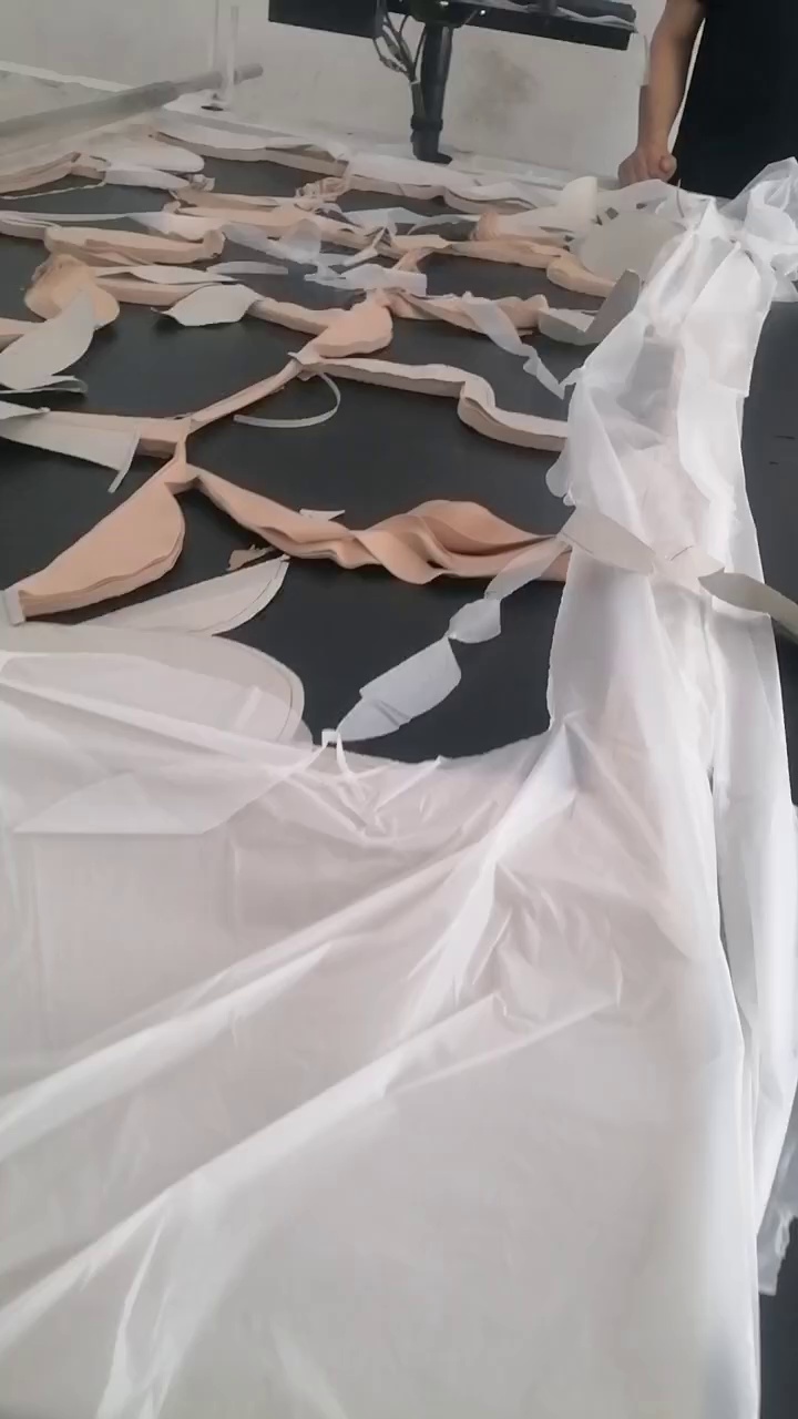 工厂长期出售锦氨废布白烟布，黑烟布，内衣下脚料，厂在辽宁抚顺