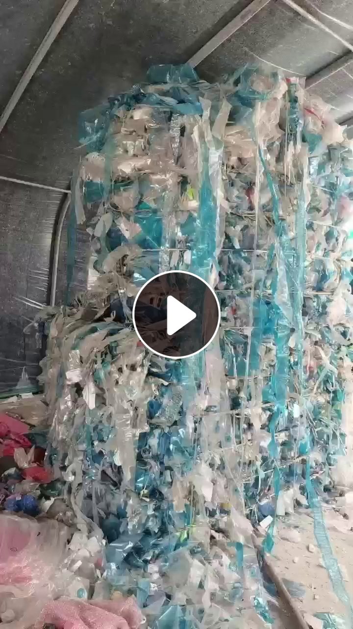 出售无胶PET膜压包料，透明七八吨，蓝色和透明一起压的十几吨