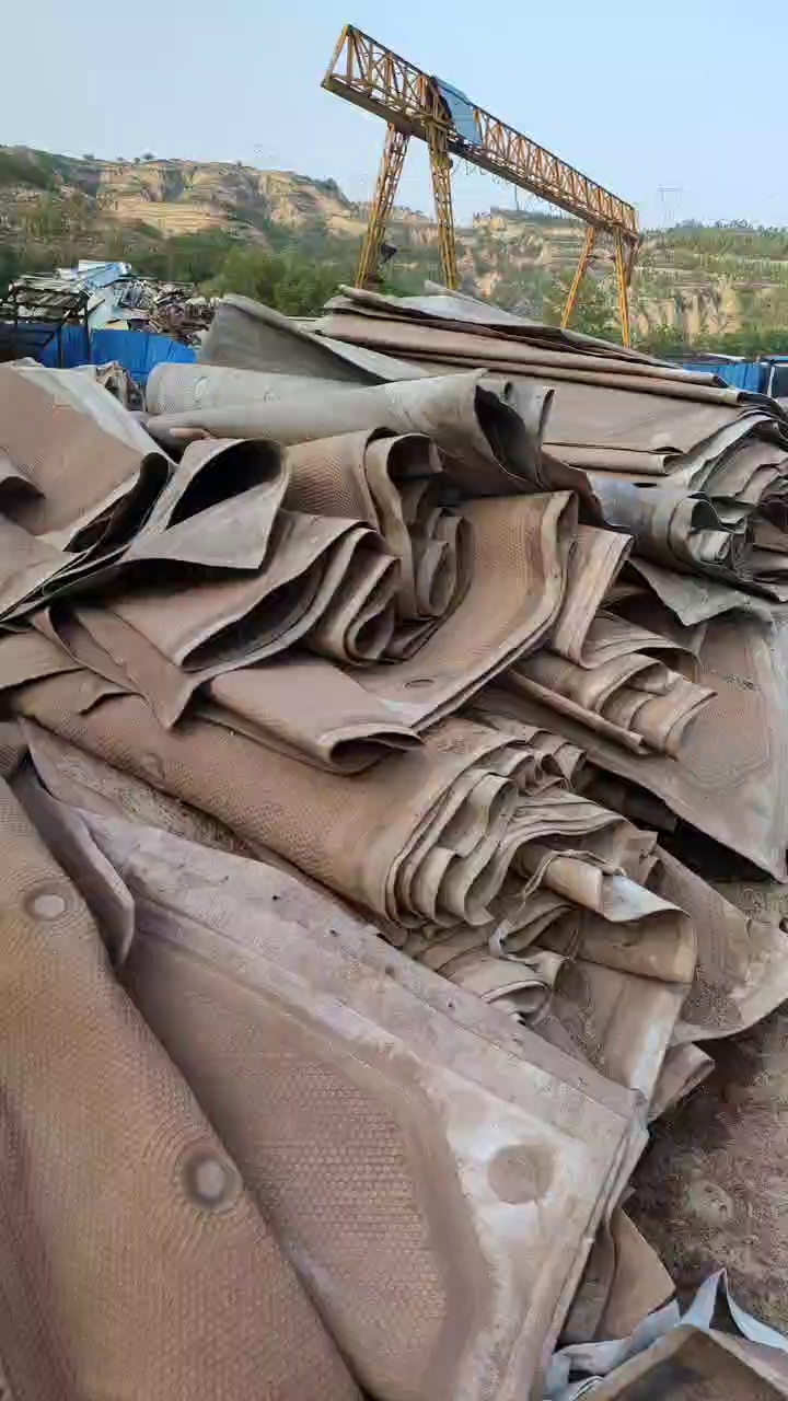 长期出售铝矿上面下来的滤布，过滤布，两米乘两米，现货有30吨左右，货在山西吕梁