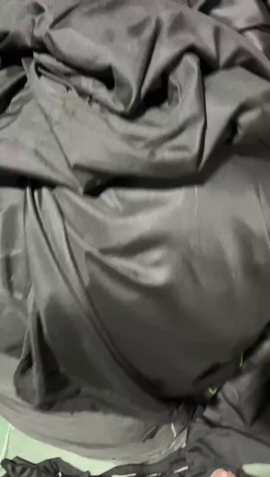 长期出售涤氨废布，涤氨边角料，月供15吨左右