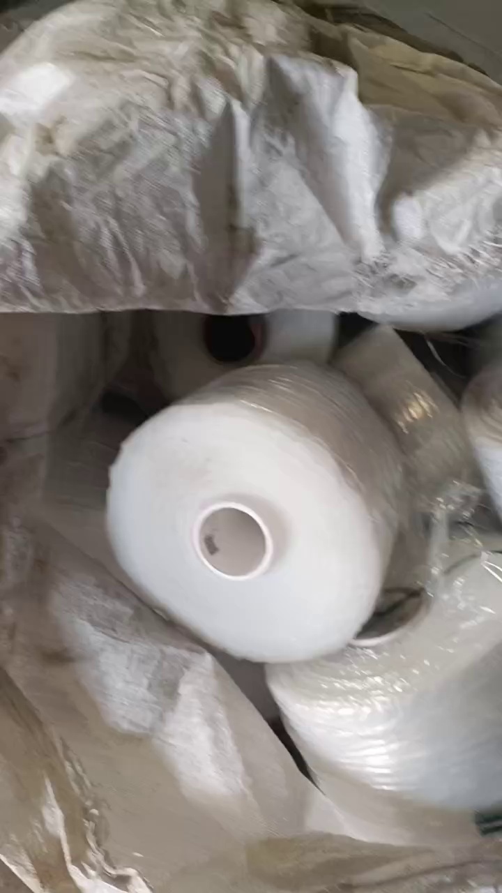 出售PE胶水膜废料，卷筒散膜都有