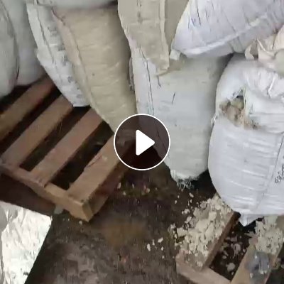 长期回收涤棉毛毛料，混着沥青铺设道路使用，厂在江苏盐城