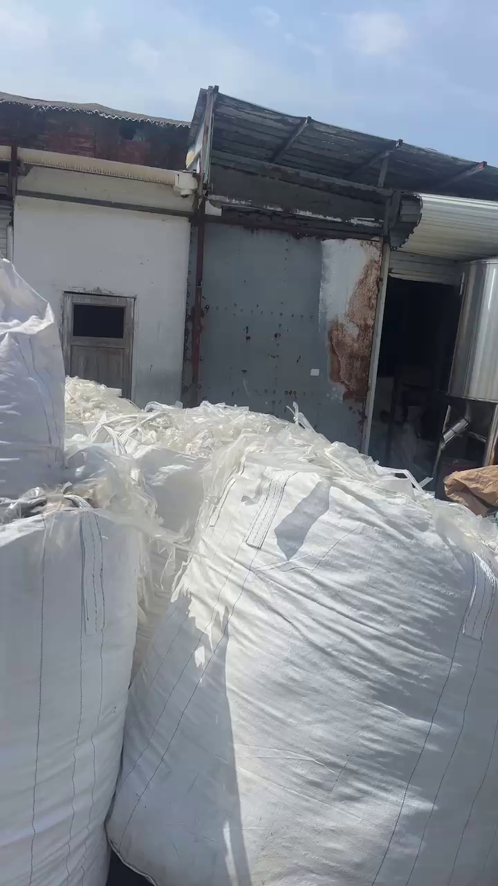 出售亚克力边条下来的透明PE膜废料，现货四五吨，长期有货