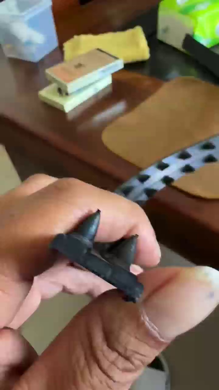 长期售黑色橡胶料，干净，可以炼油也可以造粒， 月供十几吨，货在安徽安庆