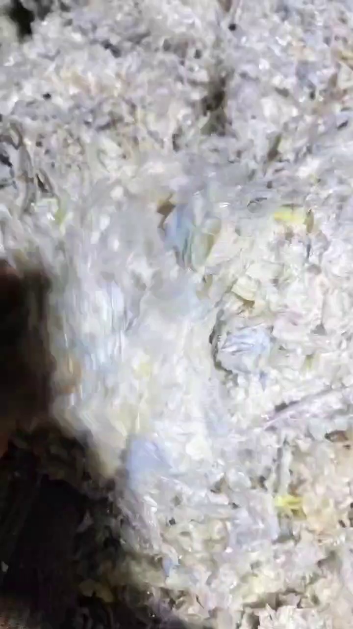 长期出售pvc沙发膜破碎料，水洗晒干，可造粒