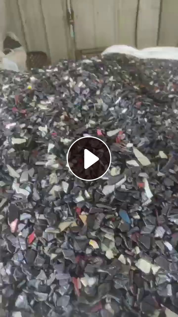 长期出售PP汽车塑料破碎料