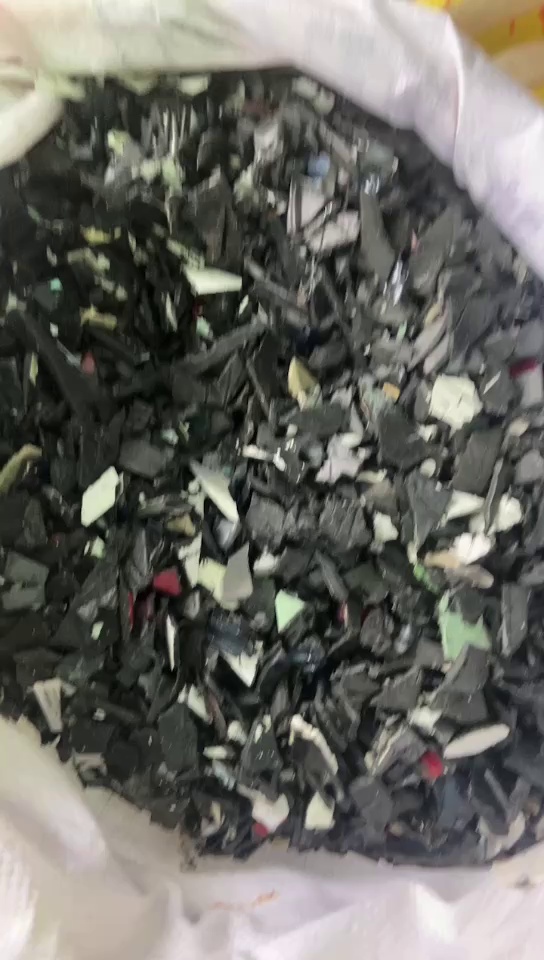 出售黑丙/保险杠破碎料，带漆