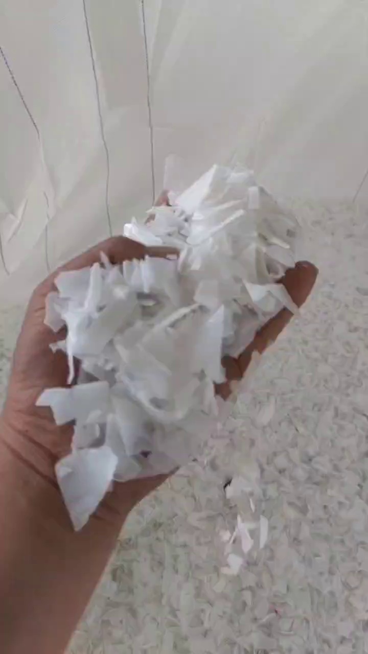 出售低压PE酱油壶破碎料，热洗吹漂，长期有货