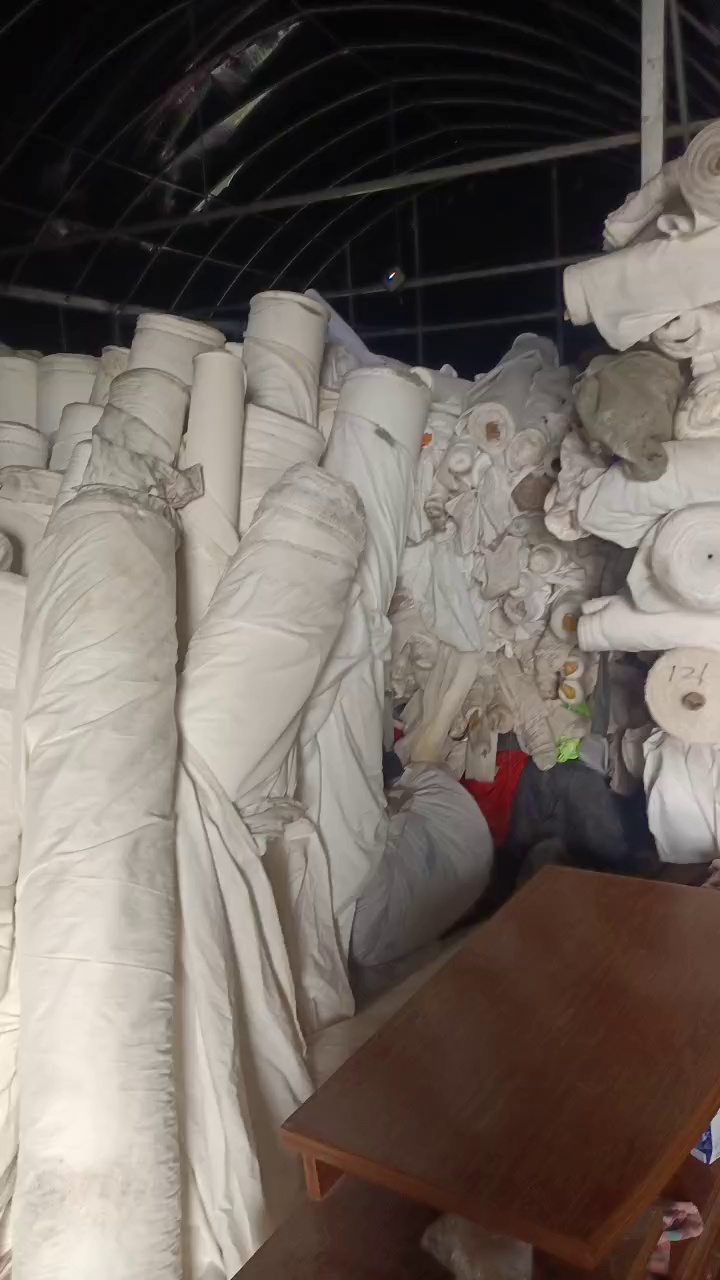 长期出售春亚纺库存布，涤纶大小卷布，统货卖，货在浙江嘉兴