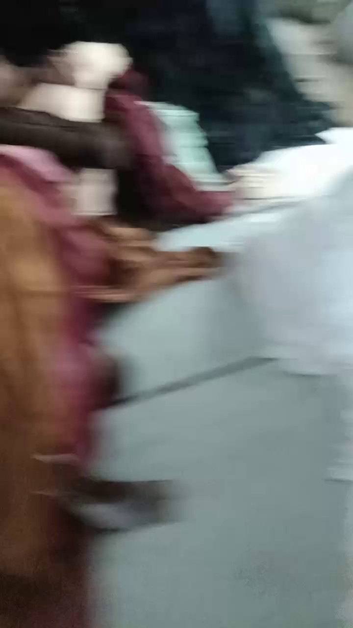 长期出售染厂下来的化纤废布，有涤纶废布，氨纶废布，统货卖，没有分拣，月供40吨，货在湖北荆州