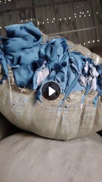 长期出售杂色的纯涤纶废布，涤纶边角料，现货20吨左右