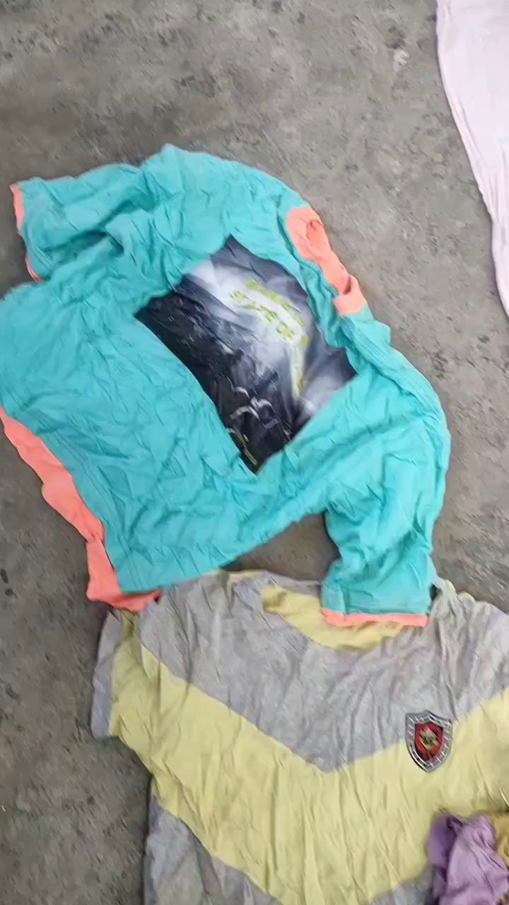 出售擦机布，化纤旧衣服，纯棉的秋衣秋裤T恤衫，长期有货，四川成都龙桥