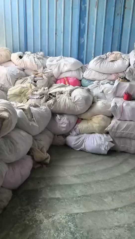 长期出售旧衣服大白，白料，开花料，现货有30吨左右，货在河南淮滨