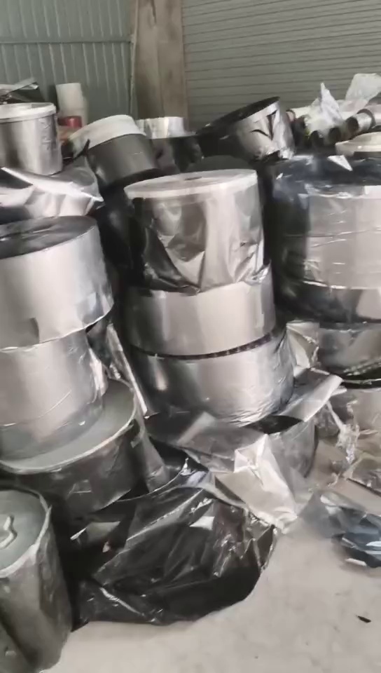 长期出售无胶卷筒pet膜，4丝，现货9吨左右，可打绳可造粒