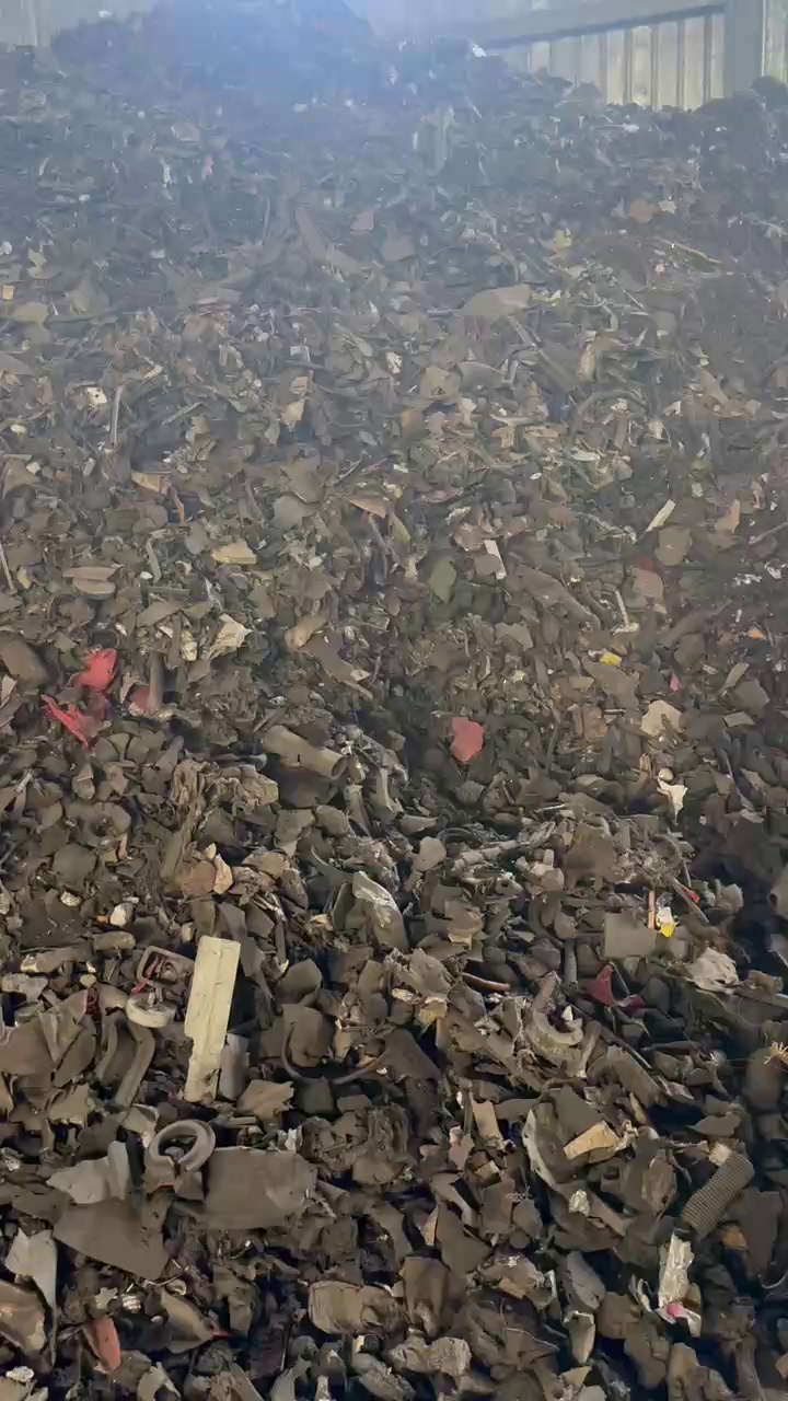 出售塑料尾料含金属，月供200吨