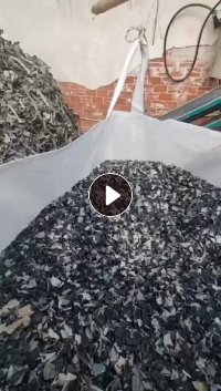 出售拆车厂下来的PE油箱破碎料,现货七八吨,长期有货