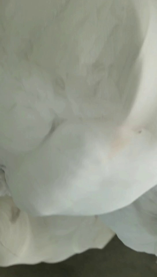 长期出售白色的涤纶开花料，涤纶废布，现货6.8米一车