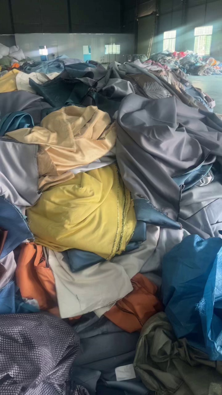 长期大量出售涤纶废布，涤纶边角料，现货30吨左右