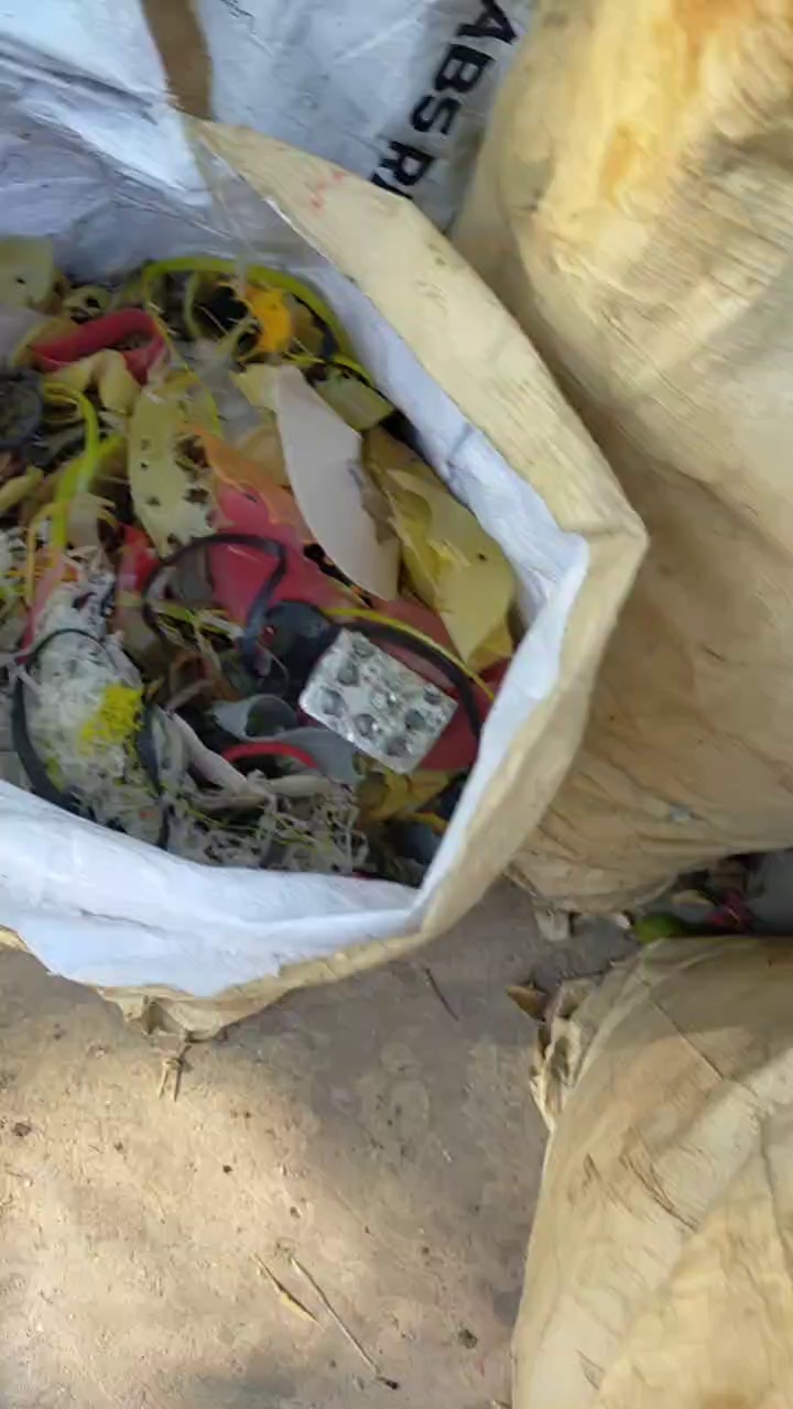 出售炼油料，PU橡胶各半，出油33%