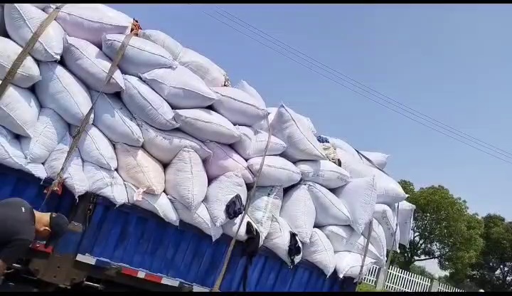 长期出售泳装布，80氨20锦，每个月20吨左右，货在江苏苏州