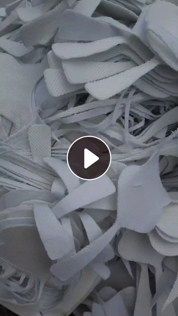 长期出售纯涤纶的鞋帮布，很多种颜色，每天十几二十吨，厂在浙江温州