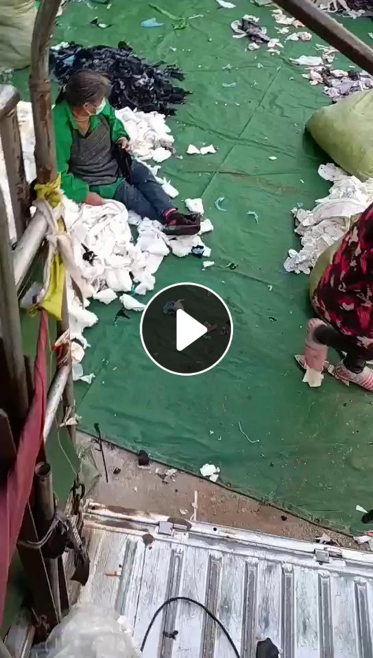 长期出售服装厂下脚料，什么材质的都有，都分开了，每个月60吨左右，厂在江西赣州