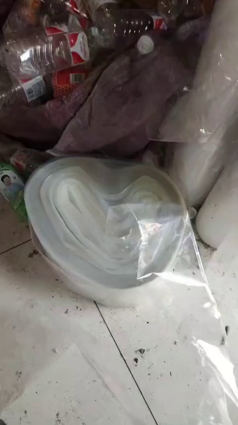 长期出售水厂下来的无胶pet滑膜，月供70吨左右