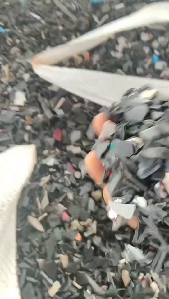 出售拆车厂下来的PP汽车内饰破碎料