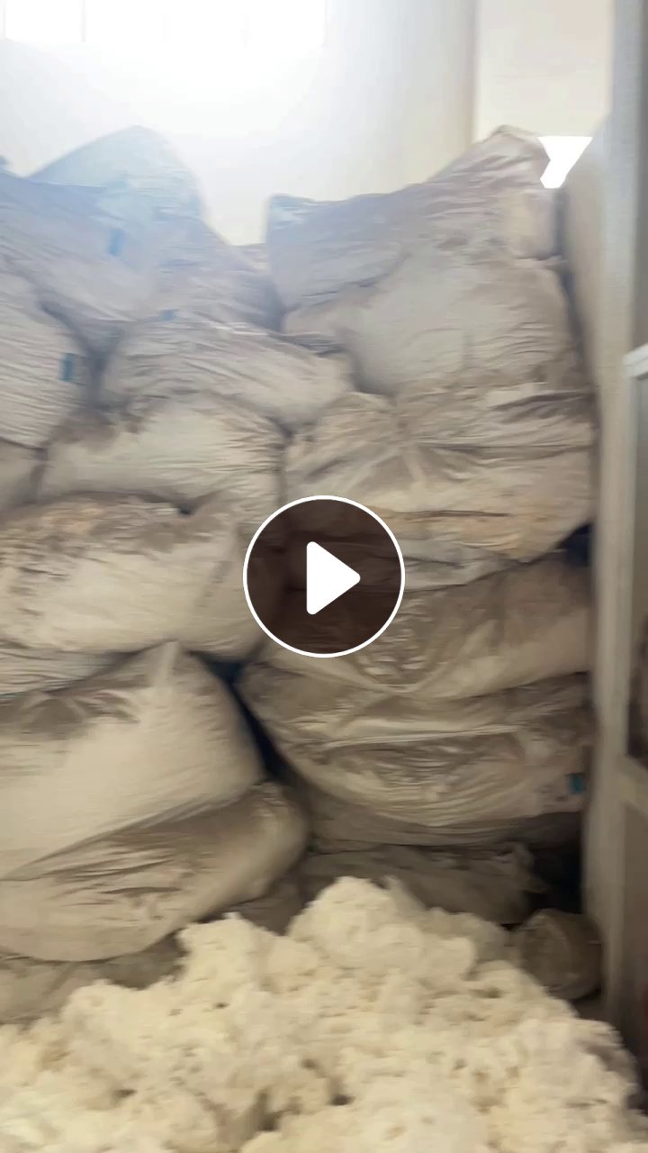 出售无纺布布厂下来白色涤纶毛毛料，磨毛料，现货有几十吨，货在浙江杭州