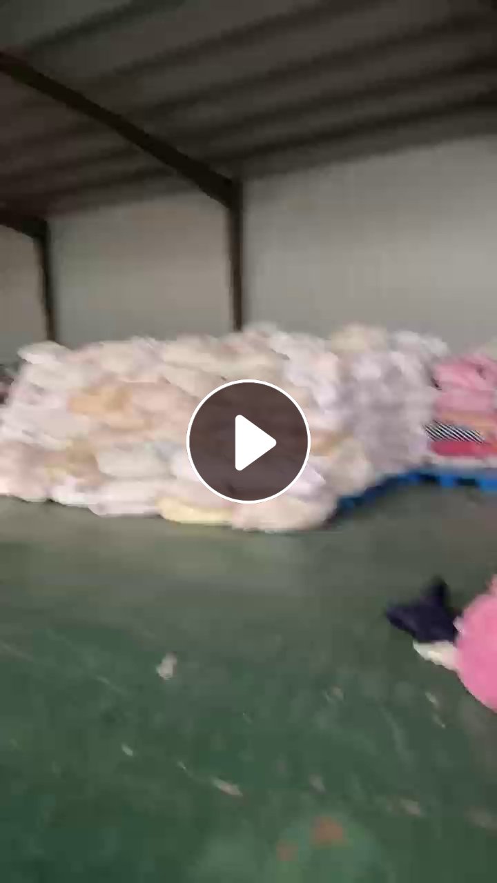 出售旧衣服大白和酒店布草混在一起的， 酒店布草有四分之一，6.8够一车，装不完，厂在江苏徐州