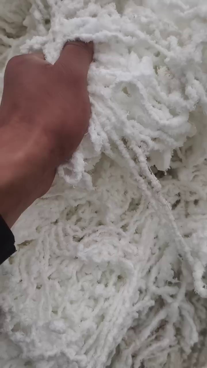 长期出售氨纶水丝，氨纶废丝，300D氨纶丝，加捻氨纶废丝，含水5.7折左右，月供50吨左右