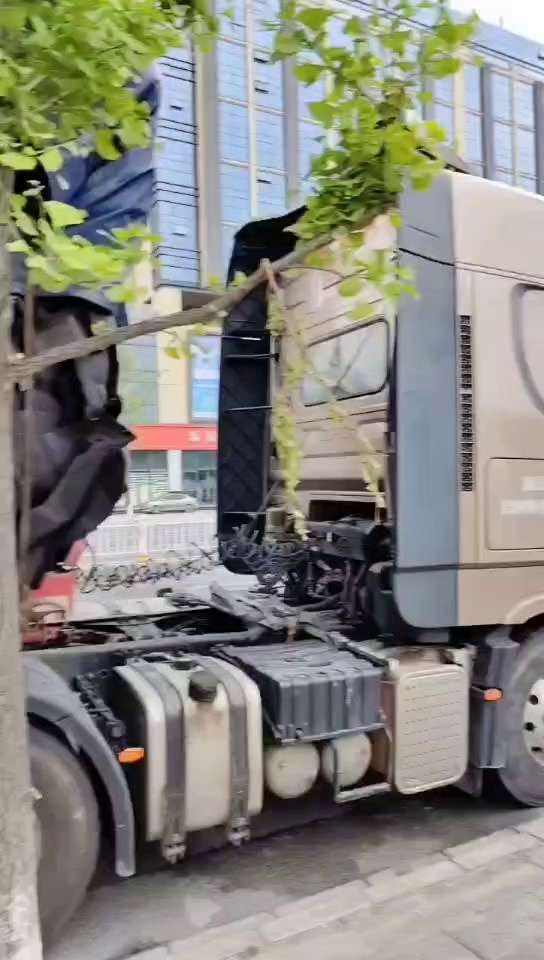 出售黑色涤纶汽车内饰料，可以造粒，现货有9.6米一车，货在湖北十堰