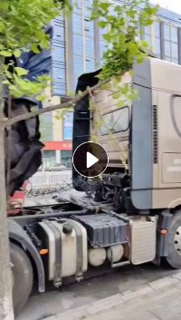 出售黑色涤纶汽车内饰料，可以造粒，现货有9.6米一车，货在湖北十堰