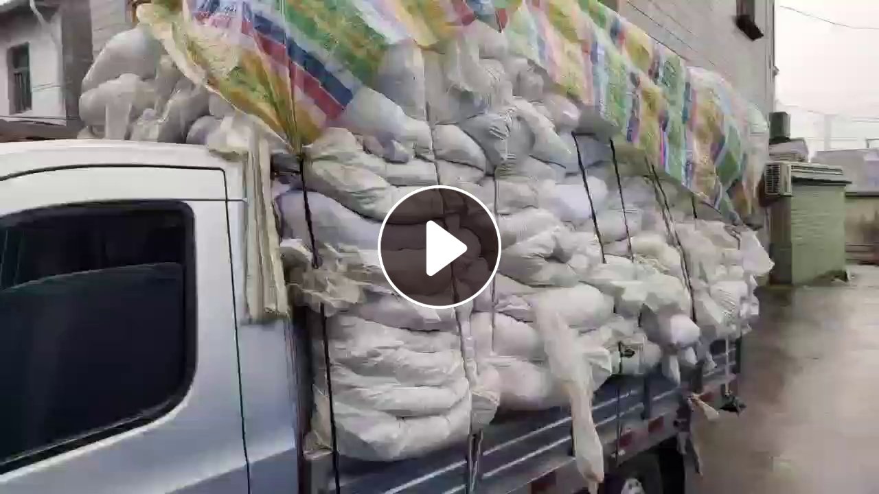长期出售白色涤纶废布，染厂下来的窗帘布，含水20%左右，现货20多吨，货在浙江绍兴