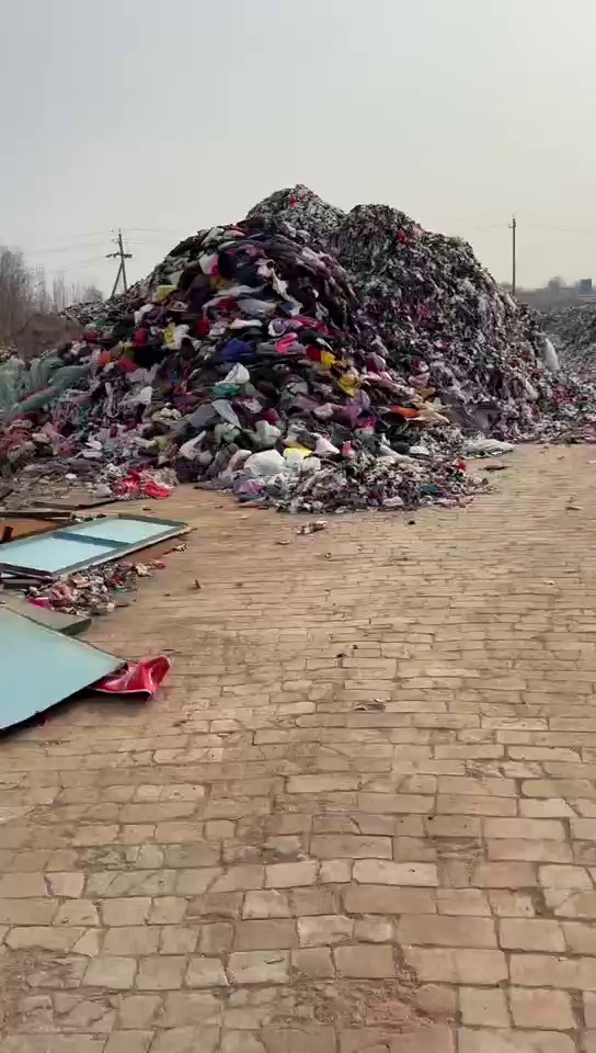 长期大量出售羽绒外皮，可以做黑料燃烧料，每个月三五千吨没有问题，货在河南濮阳