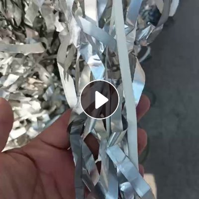 出售铝箔废料，白色的是胶膜，厚度有8丝，10丝