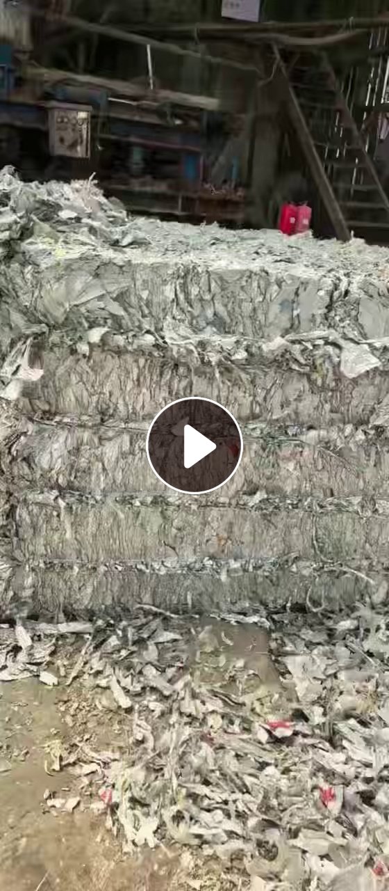 出售利乐包分离出来的铝塑膜废料，含铝30%，现货两千多吨