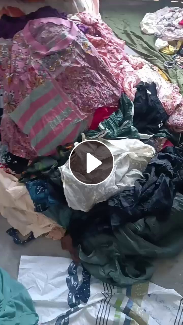 出售旧桑蚕丝衣服，现货有万把件，适合出口到东南亚地区，货在浙江温州