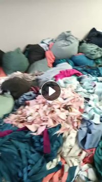 长期出售的绒布下脚料，涤锦废布，涤锦边角料，含锦5%左右，现货9.6米一车