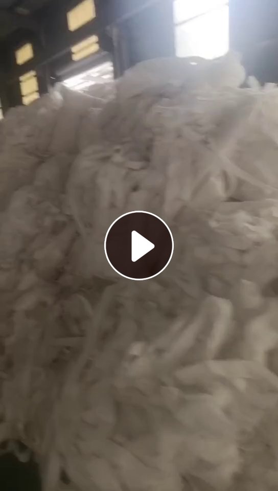 长期出售地毯厂下来的涤纶边角料，纯涤纶的，浅白色，每个月十几吨，货在山东济南